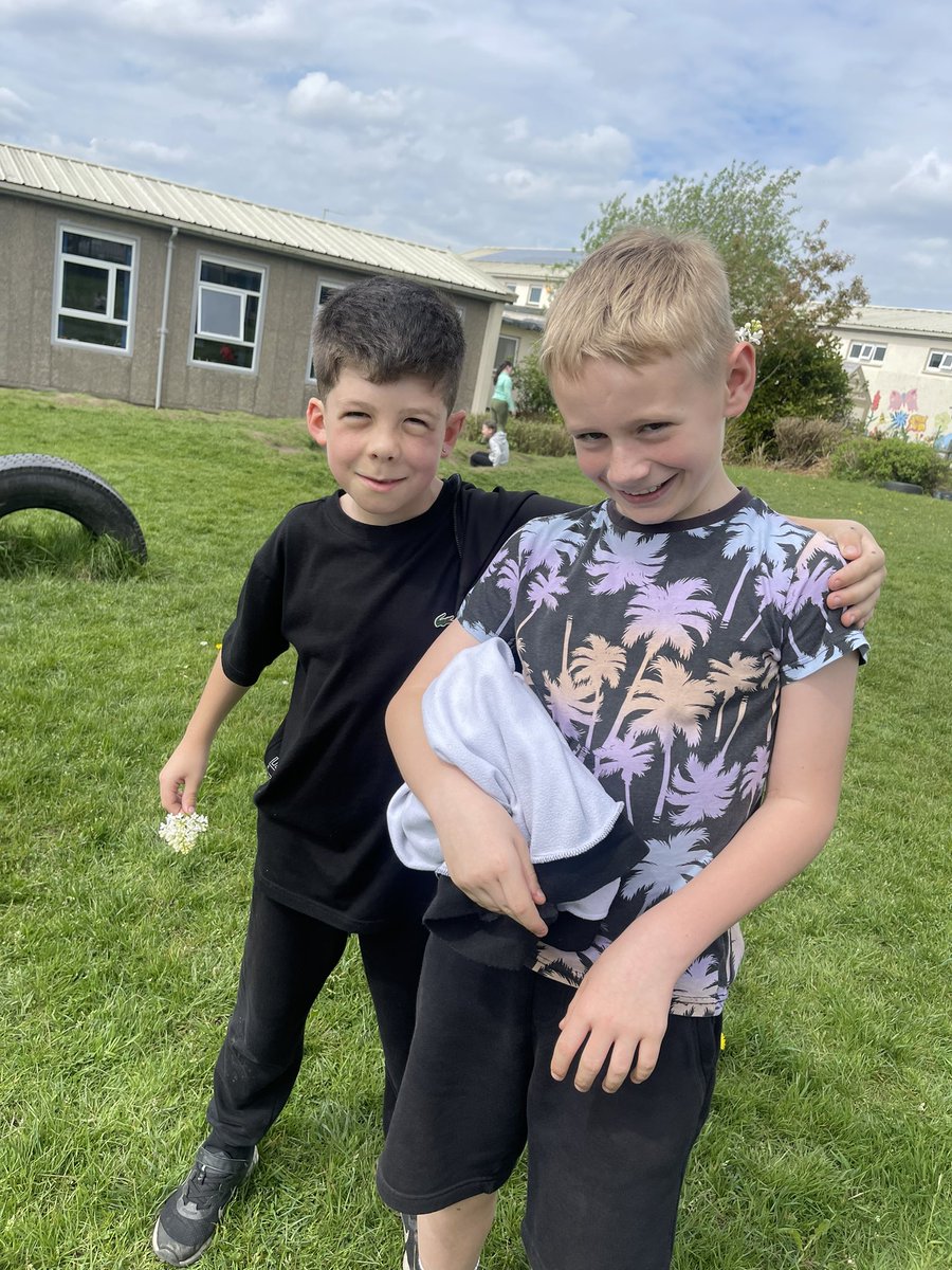 Moments of joy from our playground on this sunny Wednesday 💛☀️ <a href="/ThornliePS/">Thornlie</a>