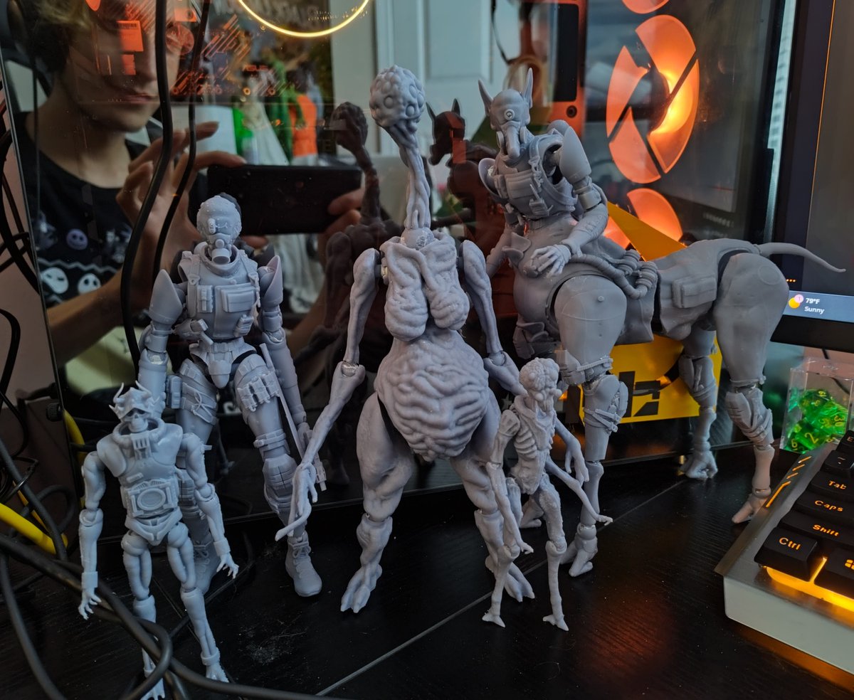 MY NAUTS!👽
Eidolon Soldier, Eidolon Pegasus unit, Annelids, Invader and my Micronaut fanart figure on the left! Have way more parts and other prototypes but these are my most recent and definitely favorites!
Printed on the Elegoo Saturn 3 12k, all these fellas are available now!