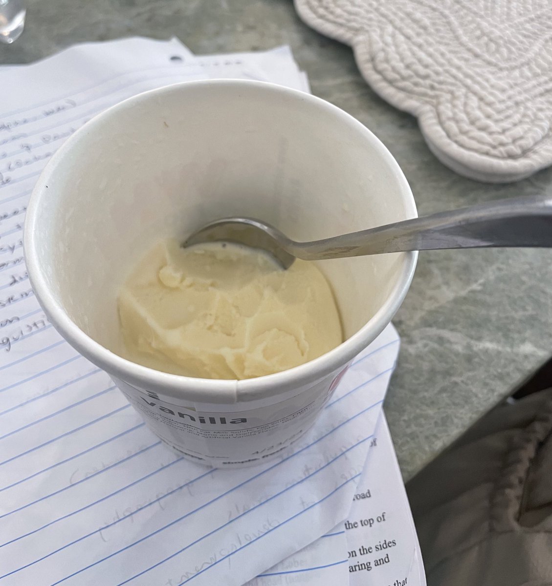frolickingfae's tweet photo. guys how many cals do you think this is (local vanilla frozen custard so no nutrition label) https://t.co/e2UykszmAH