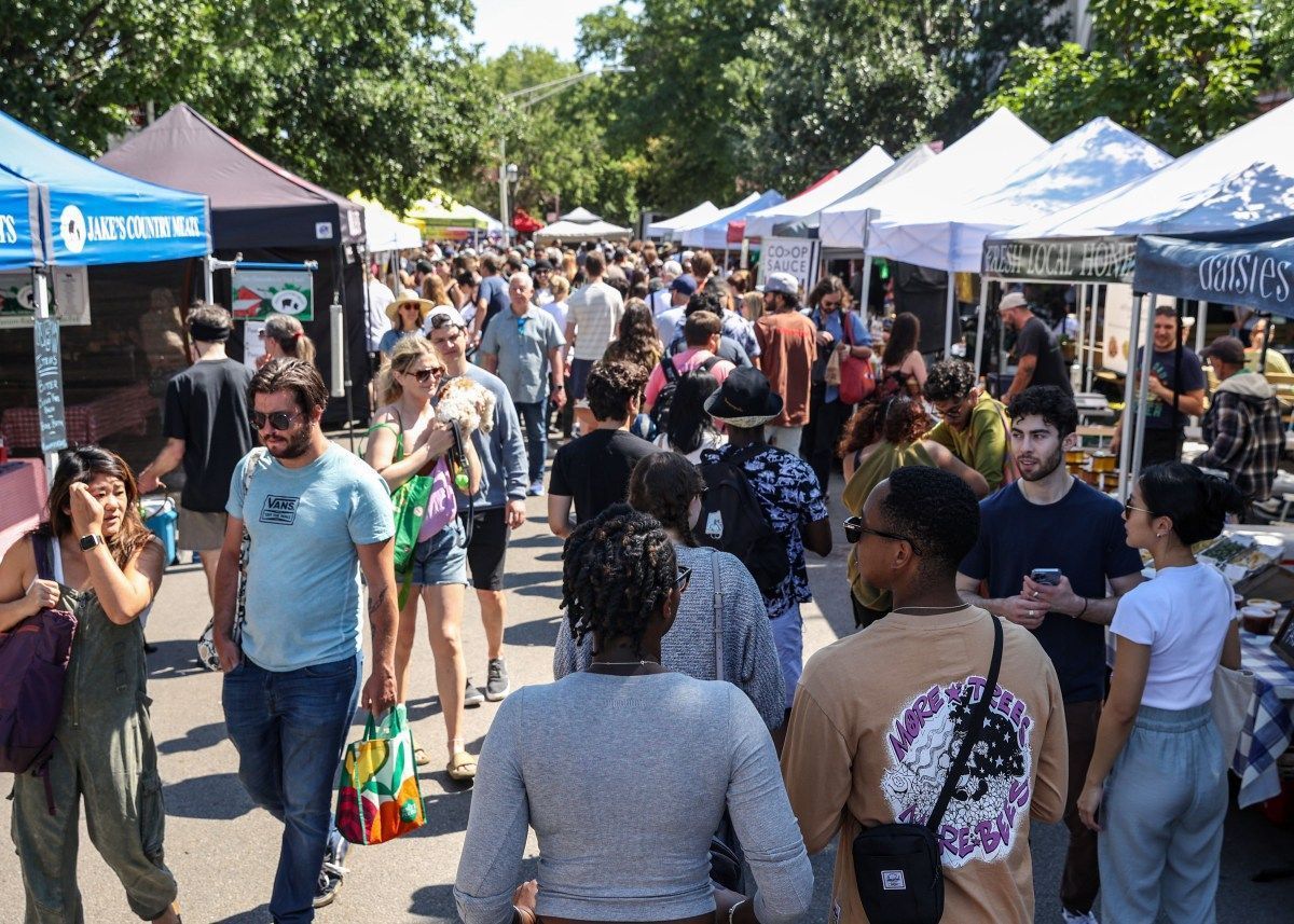 Vendors are battling for crowded space at a wildly popular Logan Square farmers market. buff.ly/3JQyRMv