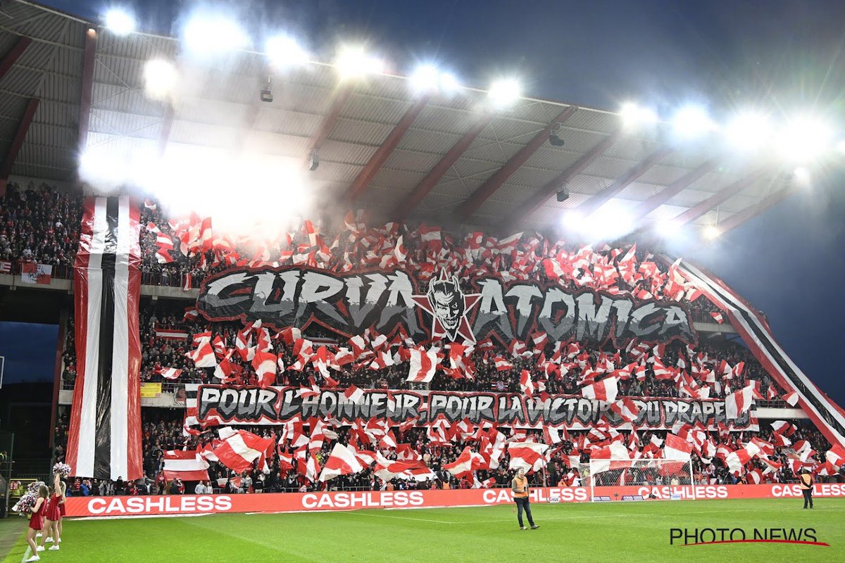 standard_bel's tweet photo. ON EST TOUJOURS LÀ, QUOI QUE T’EN DISES ! 

Le Standard ne tombera jamais. Notre club mérite mieux que ces criminels de #777 ! 

Par pitié, qu’on nous sauve de ces mafieux… 

Le Standard, c’est nous ! https://t.co/hEolbFoXLV