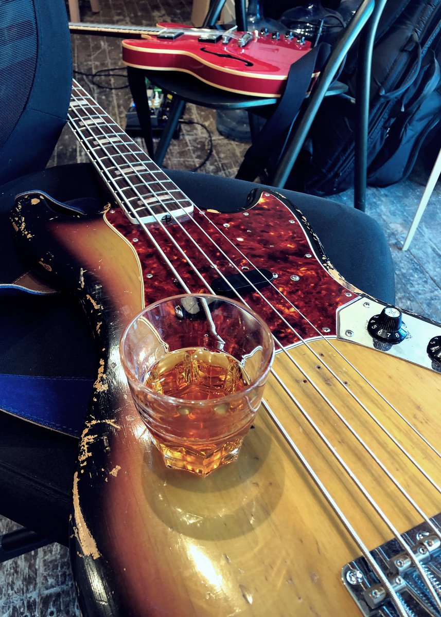 Life is better with #Hennessy 🍷 Here is the proof: great impromptu rehearsal with #AsafBenNun and #IlyaDynov 🎸🎵 

#rehearsal #musician #musicteacher #LiveConcert #jazzmusic #musicianlife #musicismylife #music #playmusic #supportteachers #fenderbassv #fenderfanmail @Fender