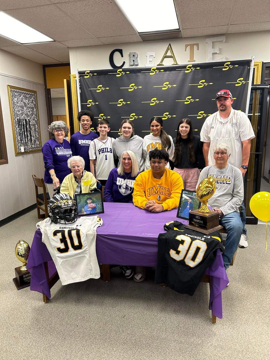Seminole’s Jaylen Stoglin signed with UMHB to play college football. Congrats!