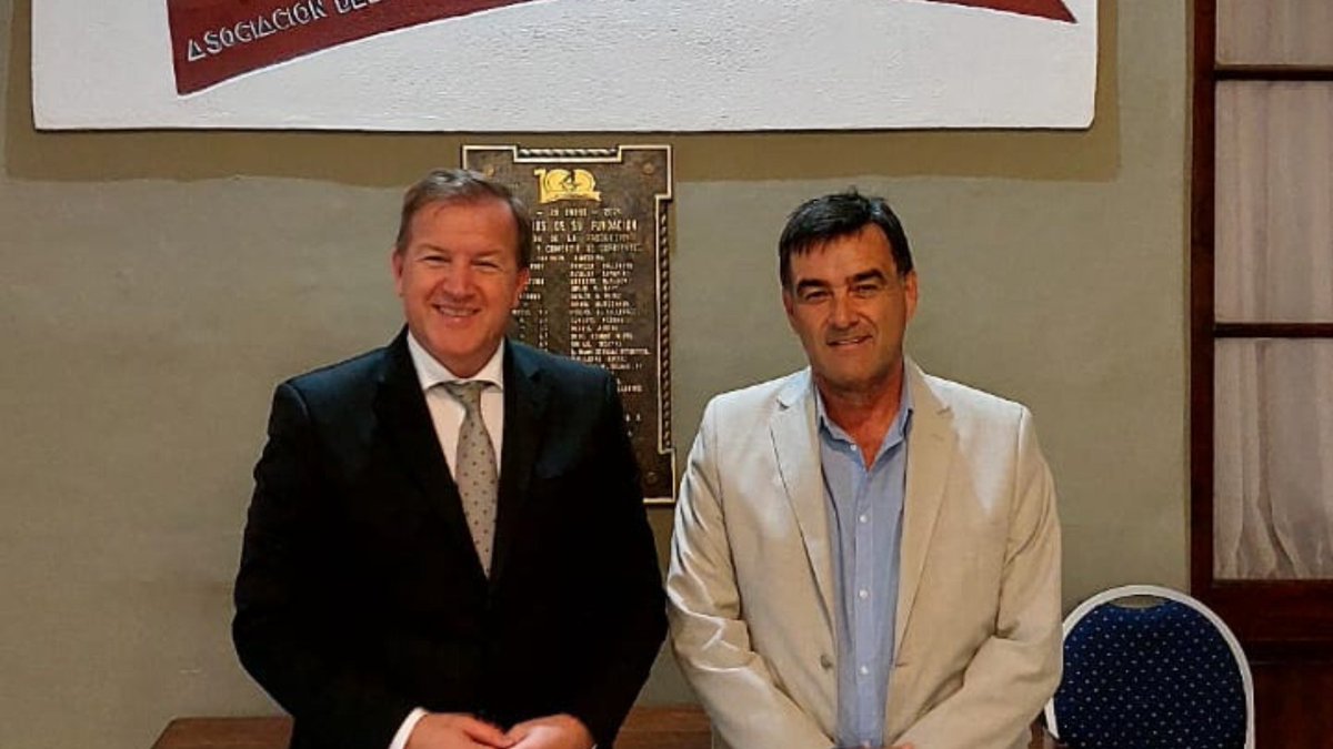 El día de hoy el Consejo Directivo de APICC recibió al Secretario de Prensa de la Nación Eduardo Serenellini para dialogar sobre temas de interés de la región como la autovía, el segundo puente, Yacyretá, entre otras.

Ver más: apicc.org.ar

#Corrientes #Pymes #Nea