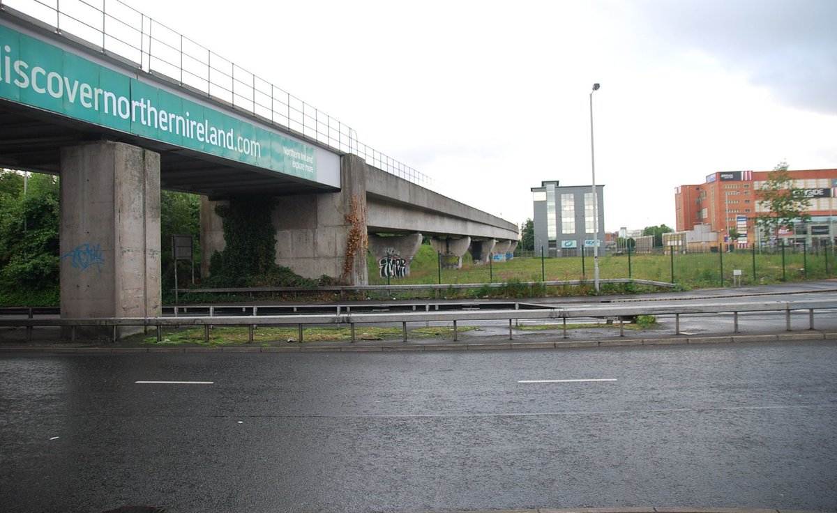 Comparing the experiences of Belfast, Northern Ireland, with the US, Tim Cunningham shows how physical barriers, especially roads, dismember communities from the wider city, accentuating patterns of spatial inequality and deprivation. @RightsInTheCity buff.ly/3UAD7Vi