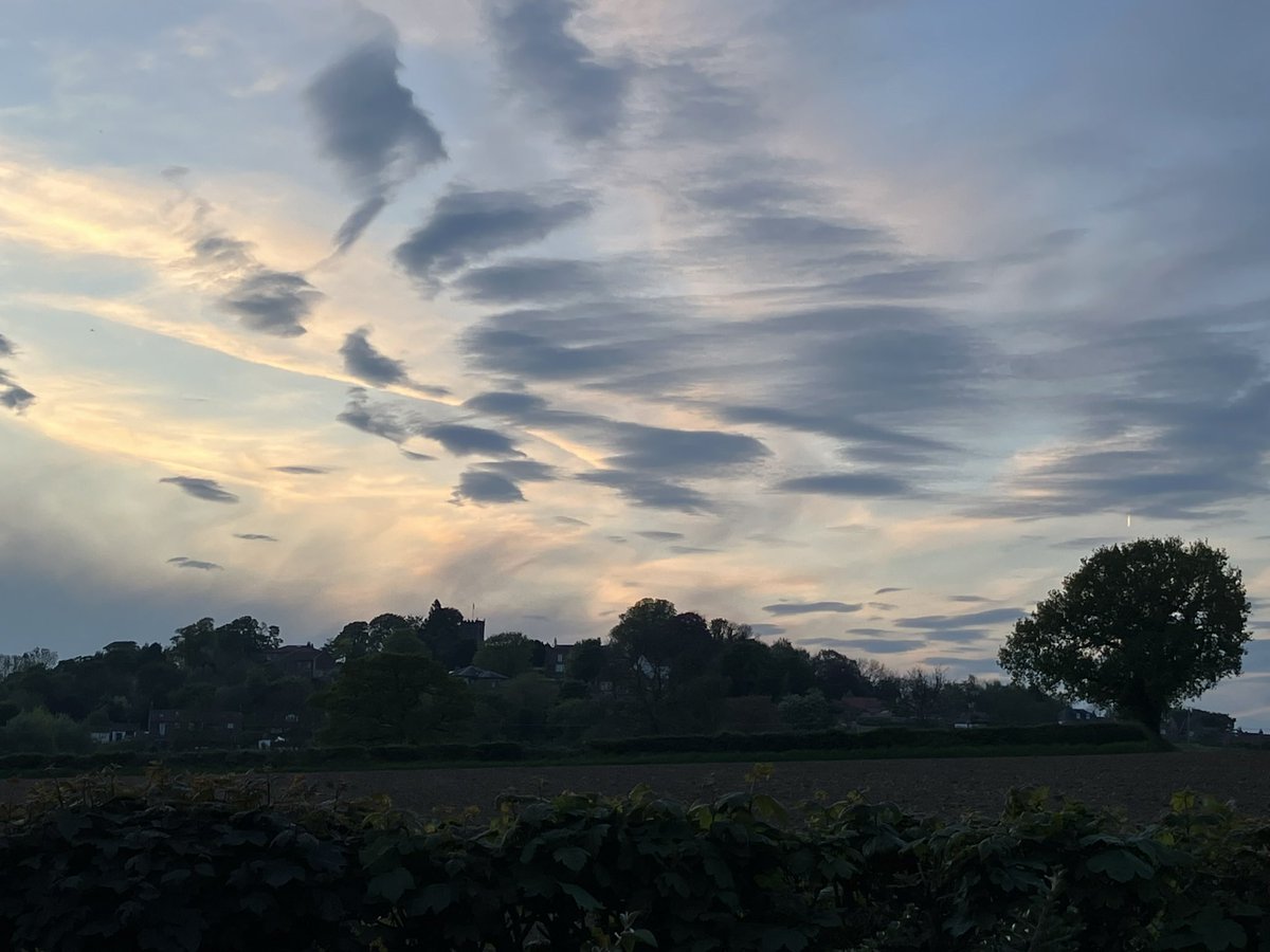 An interesting sky to finish a lovely warm day. Great silhouette of Crayke 🏰

#northyorkshire #crayke #farmstay