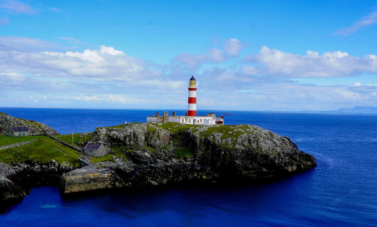 Show a lighthouse shot. Eilean Glas, Isle of Lewis. 🏴󠁧󠁢󠁳󠁣󠁴󠁿