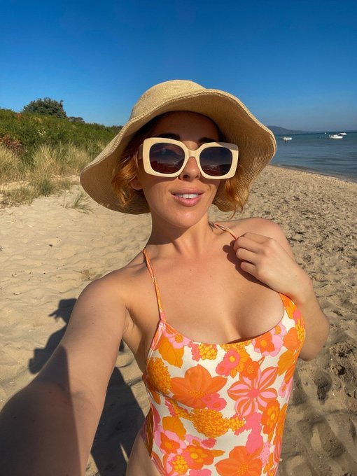 Could it be.. Nova in a one piece swimsuit?! https://t.co/KSmcTTItYI