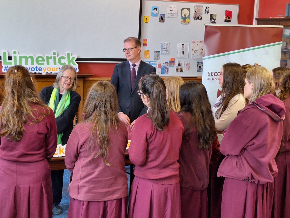 @ElecCommIRL @laurelhillsec Thank you to Ms Justice Marie Baker and CEO The Electoral Commission Mr Art O' Leary for a thought provoking discussion with our TY, 5th and 6th Year Politics and Society students.