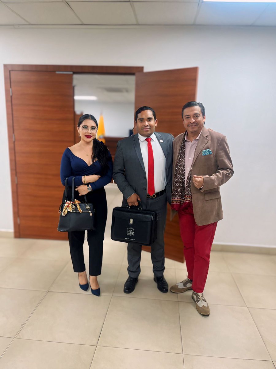 Batalla ganada con mi abogado <a href="/AbJesusLopez/">Jesús Alberto López Cedeño</a> y <a href="/DefensaPenalEc/">Defensa Penal Group</a>. César y Francisco Alarcón de <a href="/canalrtu/">Canal RTU</a> me procesan por injurias por reclamar mi salario adeudado. Juez  decreta mi total inocencia. Hay que defender derechos. Nadie está encima de la ley. Ahora me toca demandar a mí.