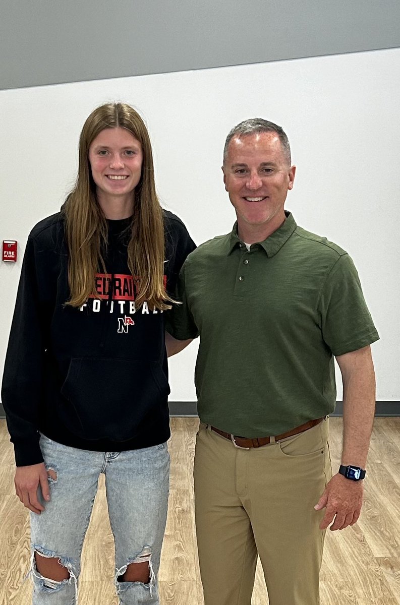 Congrats to @DSMChristian senior Gianna Bennett on receiving an IFCA scholarship today! All the best at Northwestern College! 🏈 @CoachMDanielsLB