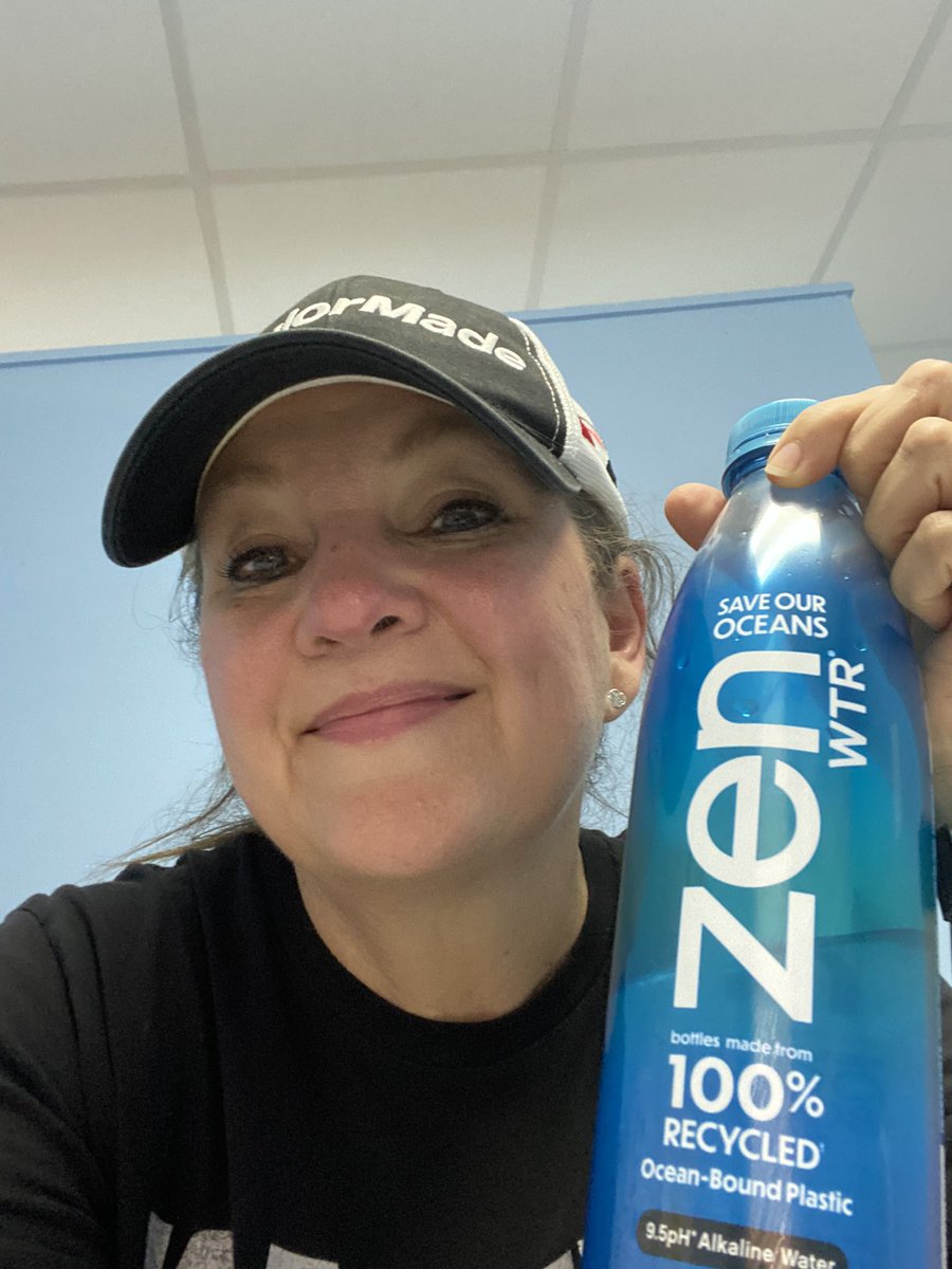 Ms. Prescott is adding some more water to her day with Water Wednesday! <a href="/MNPS_kidshealth/">MNPS Healthy Schools</a> #MNPSWellnessWeek2024