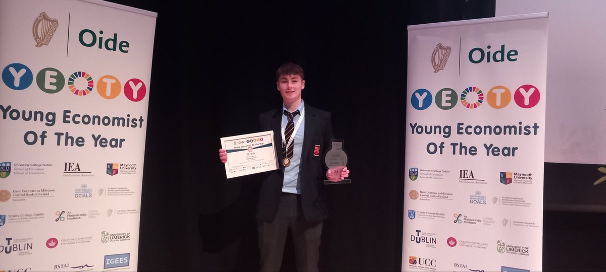 Ardscoil Rís Limk tweet media