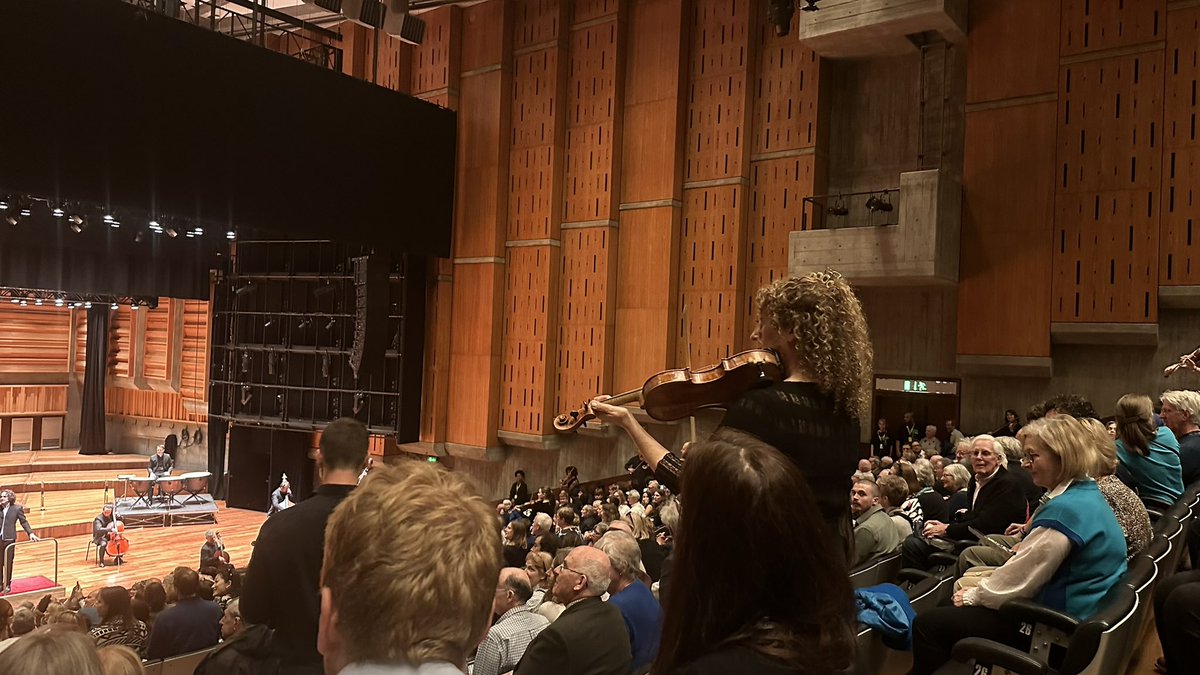 philipjoslin's tweet photo. Some say it’s just a gimmick and if you close your eyes it sounds just the same. I disagree. The @auroraorchestra were fabulous this evening. The thrill of watching these amazing players so involved with the music truly enhances the listening experience. Thank you! https://t.co/dKIhpathrj