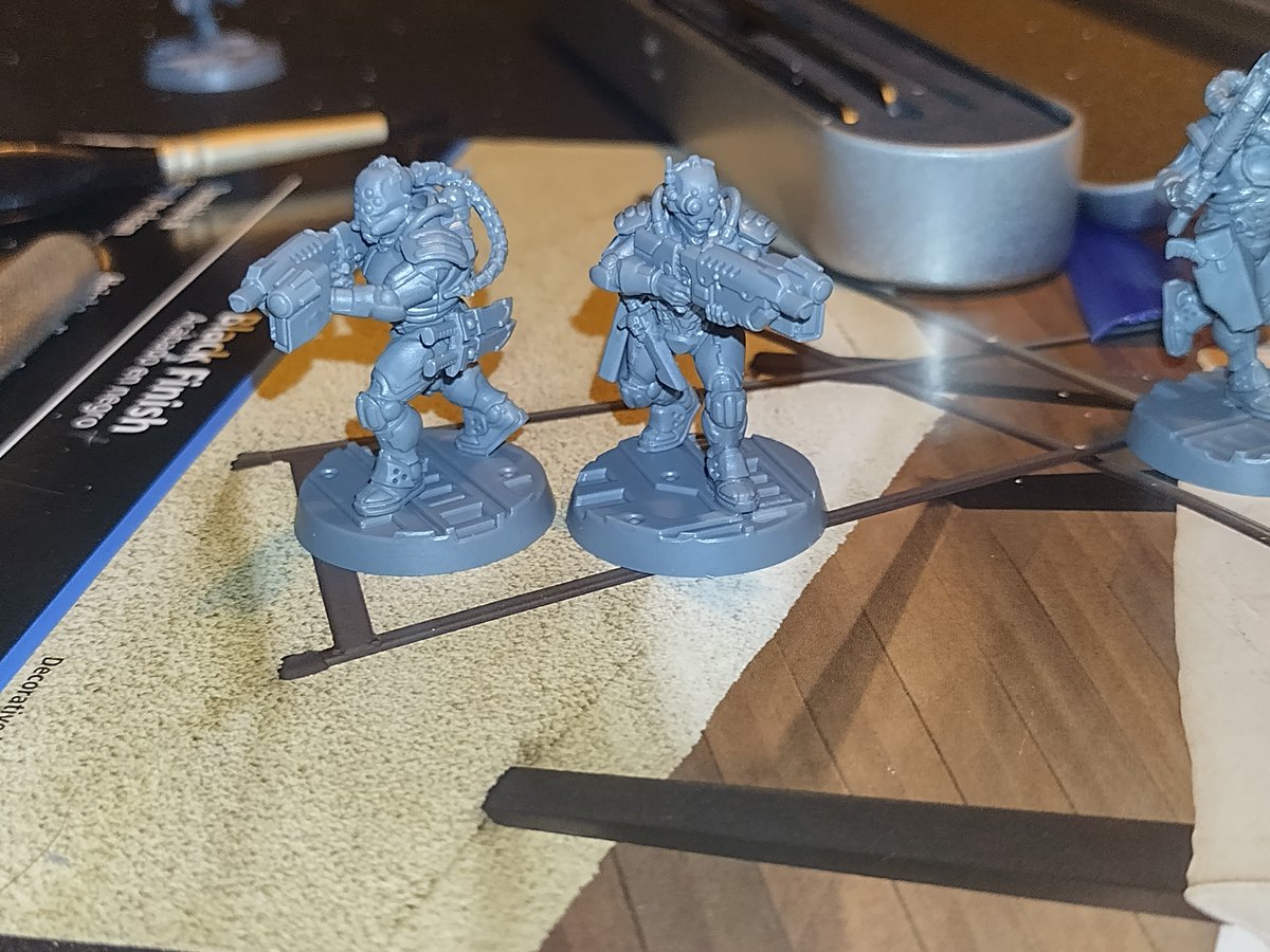 i still can't get over how dumb primaris kits are, the triple scope was the first red flag way back when they first appeared

but man, the infiltrators kit has so many good parts ripe for weapon kitbashing, the backpack sensor pod is actually perfect as a GWOT style las-projector