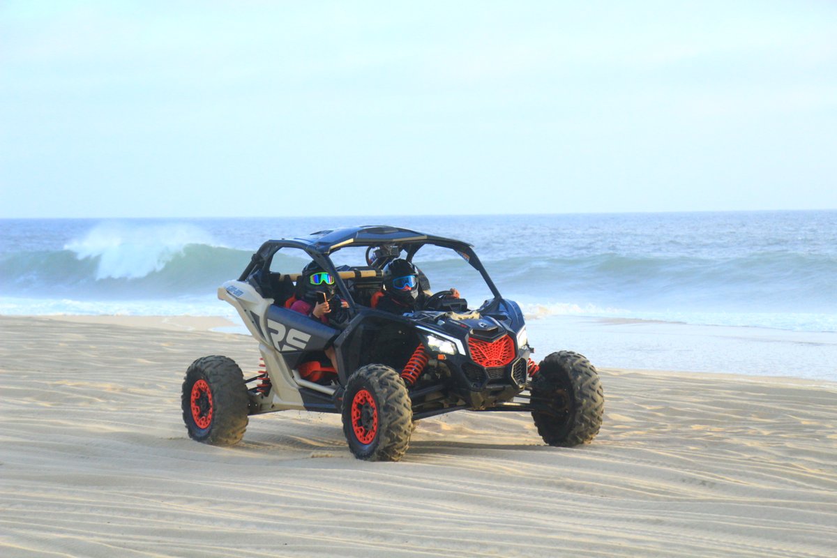 La variedad de ecosistemas y actividades en #LosCabos y sus alrededores nos convierten en un destino perfecto para explorar durante varios días.🏍️🙌 Hoy te recomendamos recorrer la costa de #Migriño en el pacífico en un todoterreno. bit.ly/3yC6Tzr