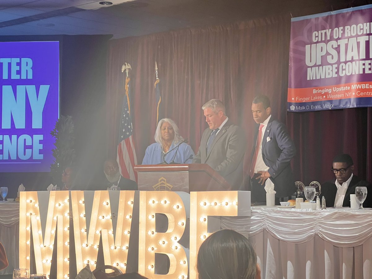 Attending @CityRochesterNY’s 2nd annual Upstate NY MWBE Conference alongside the talented @mcplanningdev team! Mayor @realmalikevans & @CountyExecBello surprised Constance Mitchell-Jefferson, head of purchasing for the City, with a proclamation honoring her leadership (1/2)