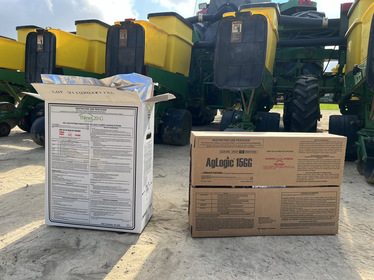 SedrickLMack's tweet photo. Last insecticide trial went in today. 🥜 https://t.co/WWqDr3Mpgi
