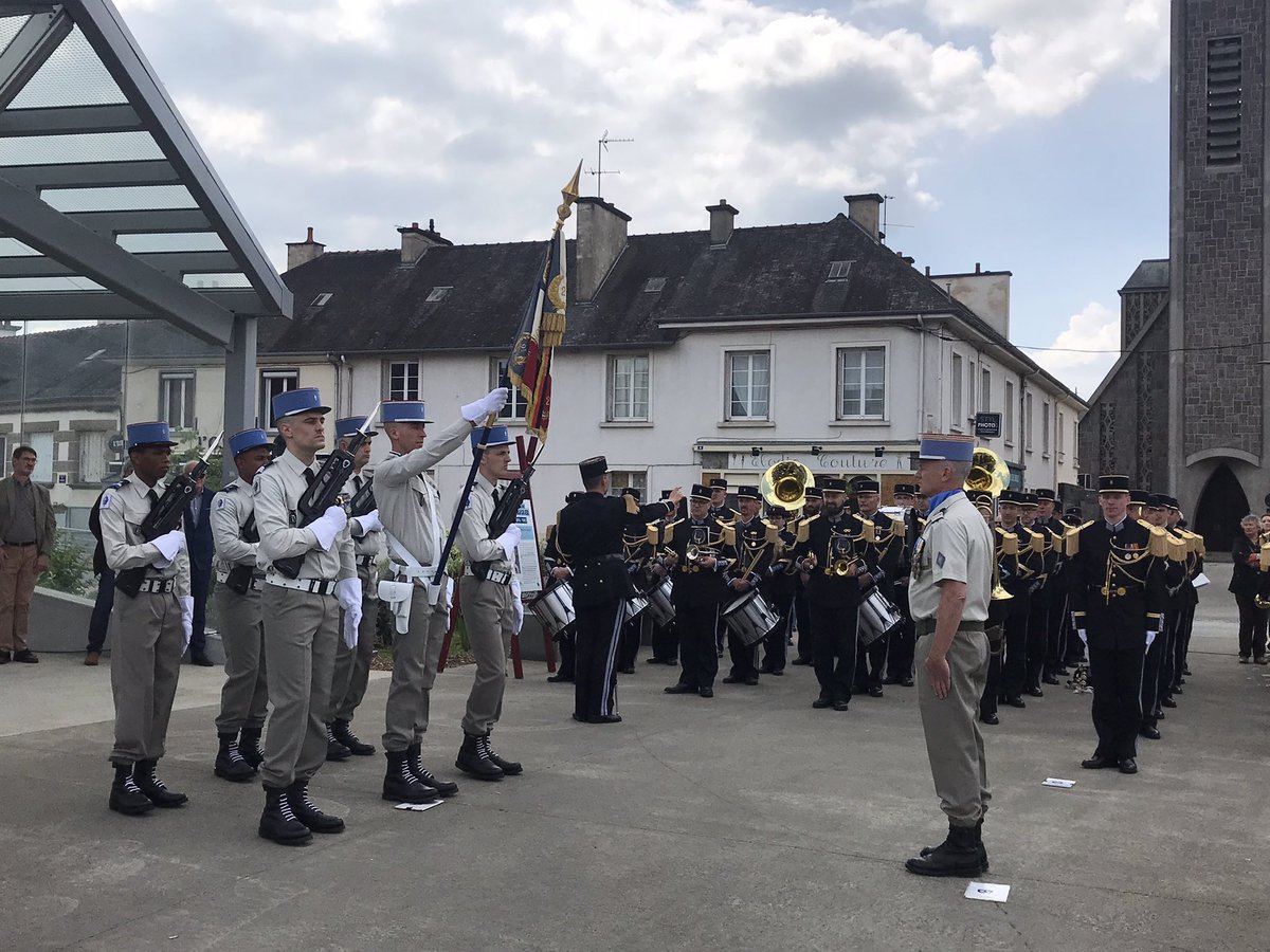 Vu ce #8Mai, à #Bruz, près de #Rennes, le premier #blindé #Griffon version #logistique qui équipe le 2e régiment du #matériel @ouestfrance35 @C2ermat @defense_ouest @IHEDN @armeedeterre @CEMAT_FR @GardeNatFR @9_BIMa_AdT @AJDPresse @aude_leroy @lmgaveriaux