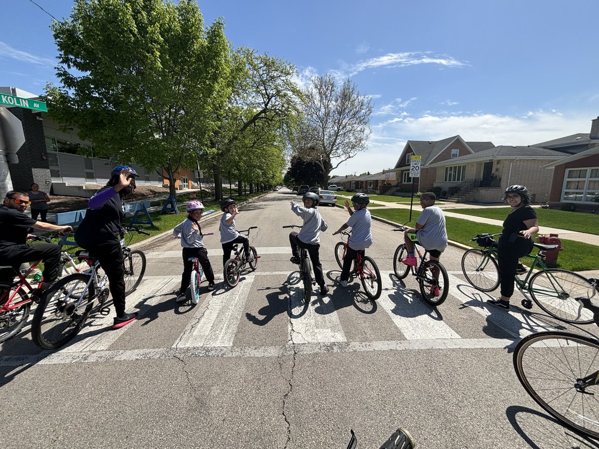 Great #biketoschool day! Go bulldogs! @ChiPubSchools @Network10CPS