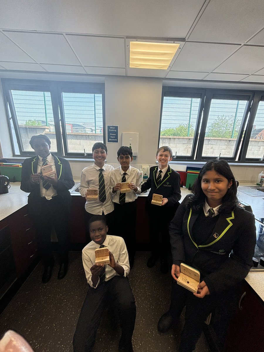 Just some proud year 7s showing off their finished phone holders ✌🏼 all of them are iconic <a href="/OfficialNUSA/">NUSA</a> #amazingnusa #DTmatters