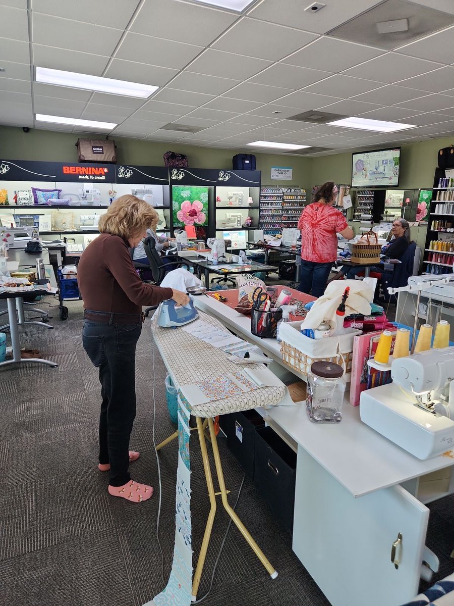SewingWarehouse's tweet photo. 🧵 Had a great time hosting the San Fernando Guild for a Sew-in Day at our venue! Amazing to see such talent and creativity under one roof. Thanks for making it special! 🪡 #SewingMachineWarehouse #Quilting #SewInDay #CraftCommunity https://t.co/PTDv3CXMht