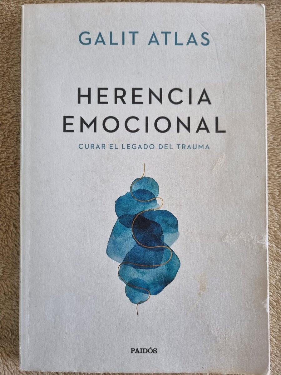 joacomirkin's tweet photo. Excelente “Herencia emocional. Curar el legado del trauma” de Galit Atlas, con historias de pacientes y la suya propia para conectar los conflictos vitales con la herencia emocional. Sólo reconociendo las huellas que dejan esos fantasmas podremos cambiar nuestro destino, escribe. https://t.co/xWh2Muj3Kj