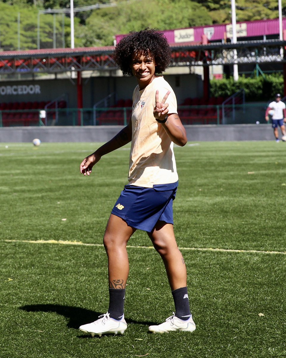 😄⚽️ Muitos sorrisos e muito trabalho! #FutebolFemininoTricolor #VamosSãoPaulo 🇾🇪