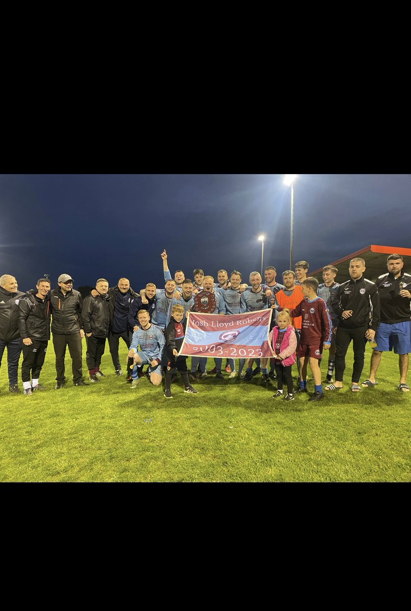 Canlyniad heddiw 🟣🔵💪
Game cwpan ffeinal 

Gaerwen 3-5 Bontnewydd

Alex Kalafusz⚽️
Luke Phillips⚽️
Clive Williams⚽️
Shaun Roberts ⚽️⚽️

Enillwyr y Cwpan Gynghrair 🏆