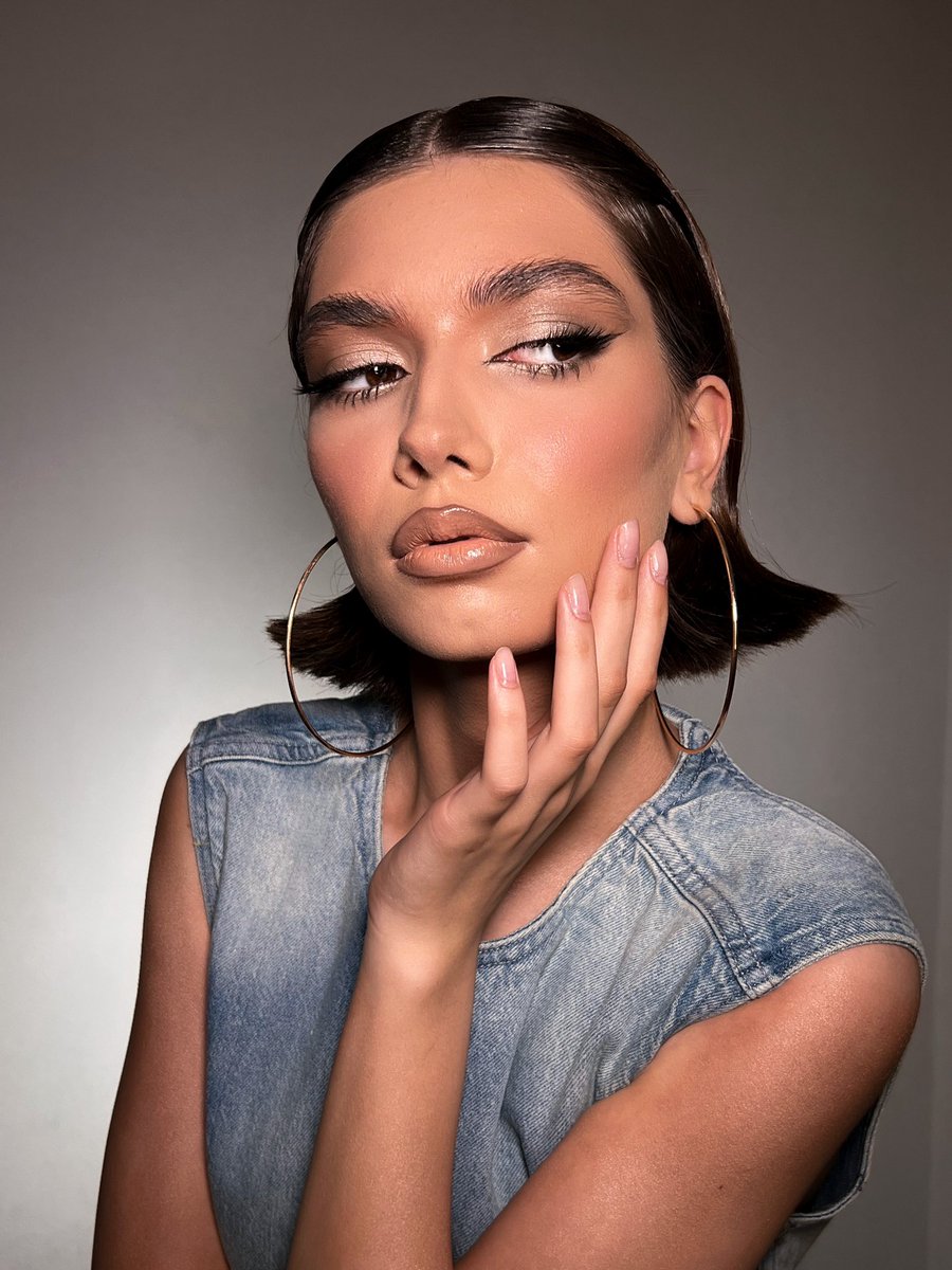 and voila!  Meet Josephine. ❤️‍🔥was born today by <a href="/SalamandreArt/">Salamandre</a> during her 6hrs stream. who will be the hero of her party next? Subscribe to be involved in creation process tomorrow- twitch.tv/salamandreart ♥️❤️‍🔥♥️