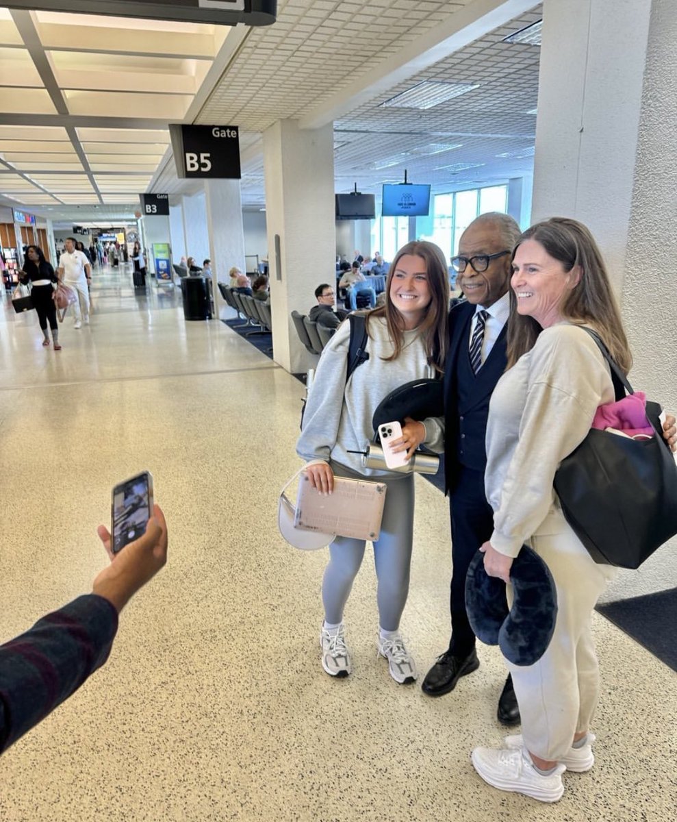 Taking pics w/ well wishers at Cleveland Airport headed back to NYC after giving the eulogy at Frank Tyson’s funeral in Canton. We must fight for justice in this case. I intend to stay on this!