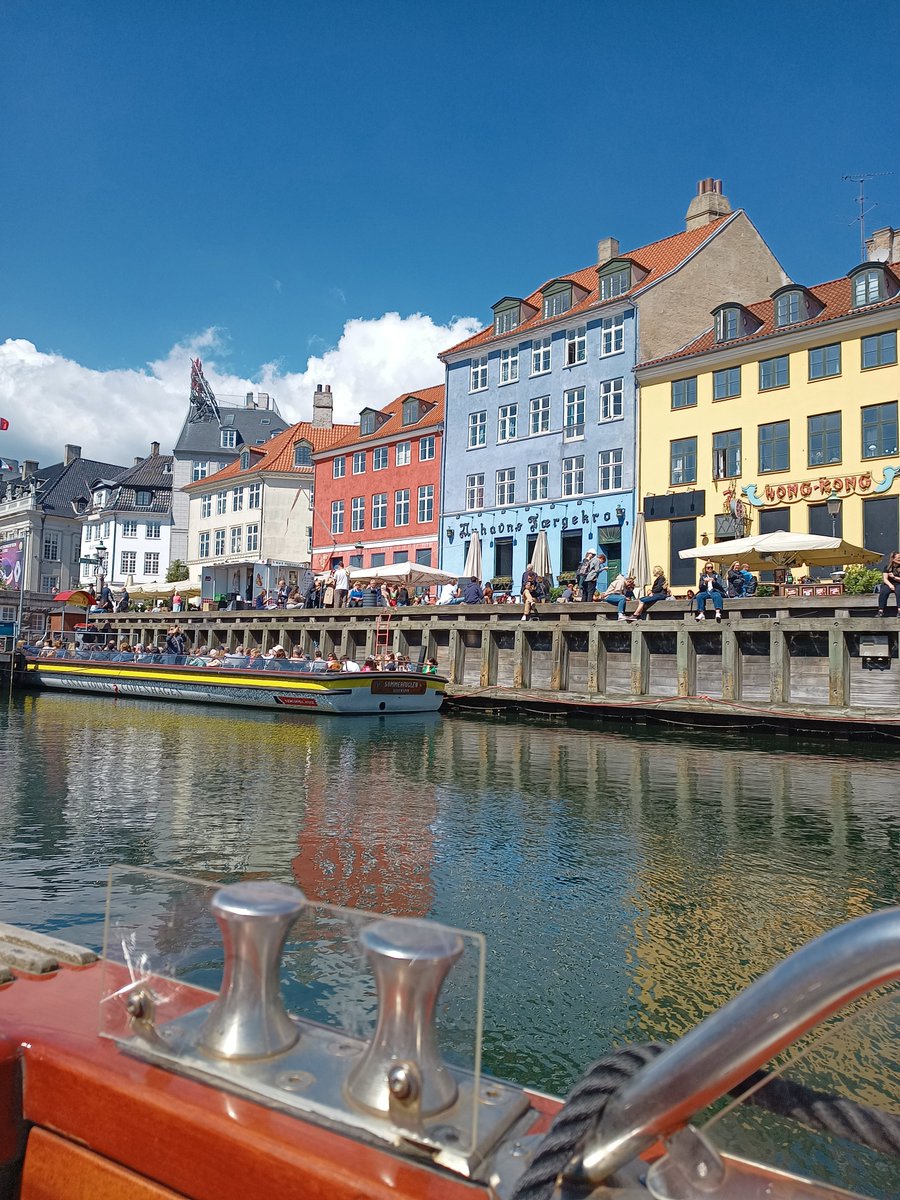 AnnaSnowPT's tweet photo. Turned 40 today, demanding a recount. #40 #Copenhagen #boats #stairs #somanystairs #bikes #wandering https://t.co/gy6hUGdP6r
