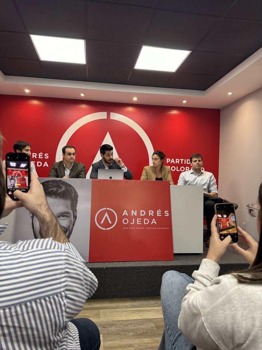 @AndresOjedaOk presenta el Equipo y las propuestas en salud mental. Se destaca la creación de 25 centros de atención de salud mental de gestión privada con el objetivo de garantizar el acceso universal para los ciudadanos brindando tratamientos en psicoterapia y psiquiatría.