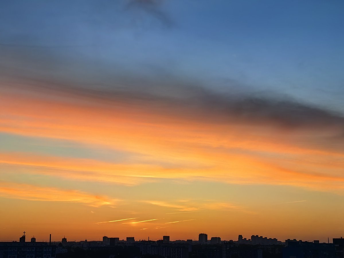 The sky over Łódź city 10 minutes before New Moon moonrise and at the exact moment of moonrise today early in the morning yet before sunrise, Moon is of course not visible. Sunup #photography #sunrisephotography #skyphotography #cityscape #skyline #aerial #NewMoon 📷🌇🌑☁️😊🧡💙