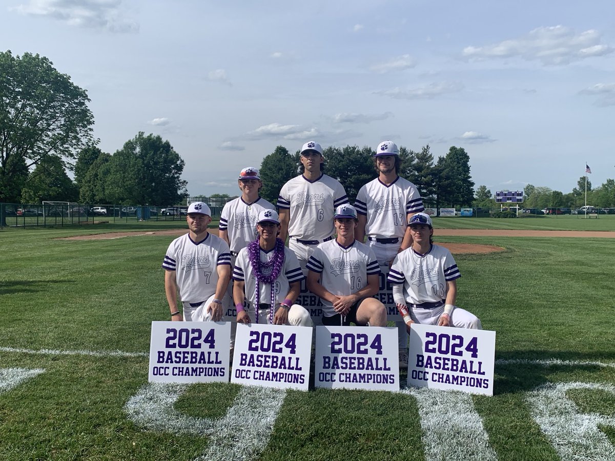 pick_central's tweet photo. Senior night on the diamond #tigerup https://t.co/W9qHNIfmkZ