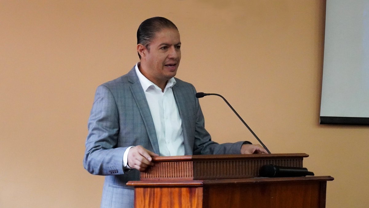 utpl's tweet photo. 🏦📈 Nuestros estudiantes de la carrera de #EconomíaUTPL se suman al análisis económico con una capacitación sobre el cambio de año base en las cuentas nacionales del @BancoCentral_Ec. 💰🇪🇨

☝️ Una herramienta fundamental para la toma de decisiones dentro del marco de la política económica.