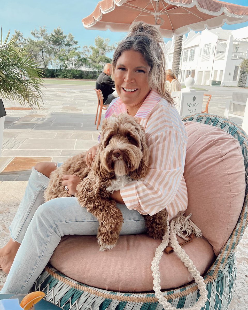 One pupp–achino please ☕️ Celebrate #NationalPetWeek with your furry friend in #SouthWalton! Discover pet-friendly spots across our beach neighborhoods here: ow.ly/QQ2v50RvTpE 📸: lifewithshellyruth on Insta