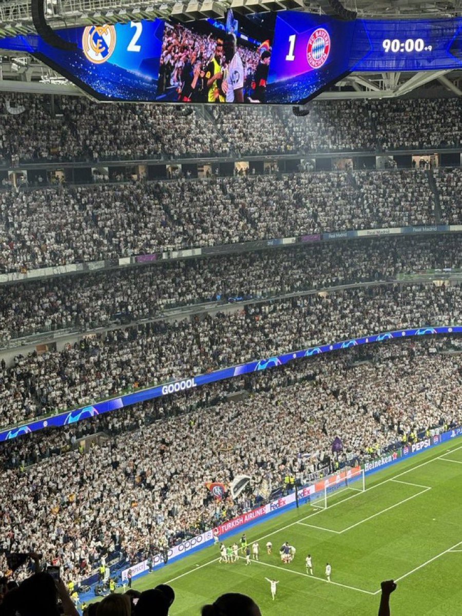 أنا #ريال_مدريد 
أنا سيد القارة أنا سيد كرة القدم وكبيرها 🤍