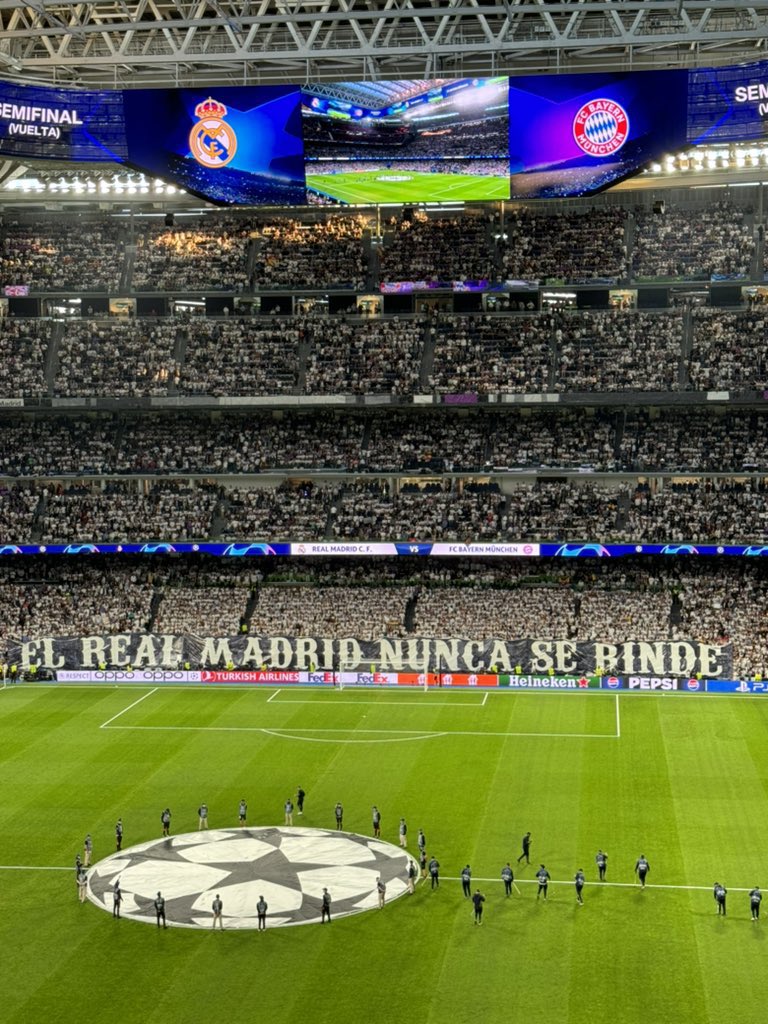 da_pacheco19's tweet photo. No es más. El mejor equipo en toda la historia del fútbol 🤍 https://t.co/WEvZCbAT4q