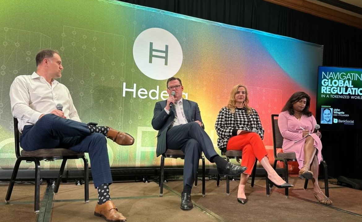 When I say I love @hedera - I mean it.

Check out my socks if you don’t believe me.

$BSL $HBAR $rUSD