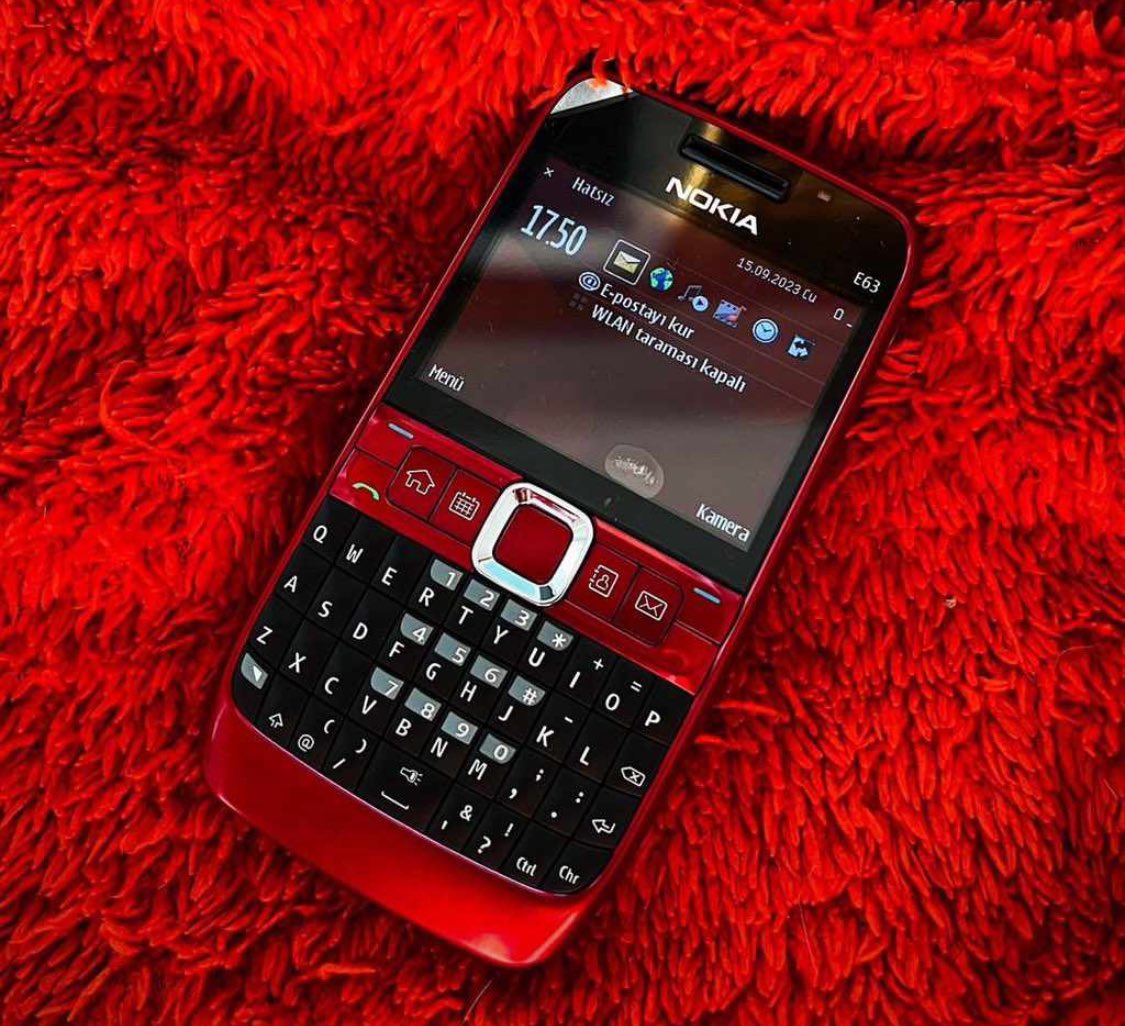 Do you all remember this phone? E63 
#Eurovision2024 #RafahUnderAttack #uvaprotest #getoutofrafah