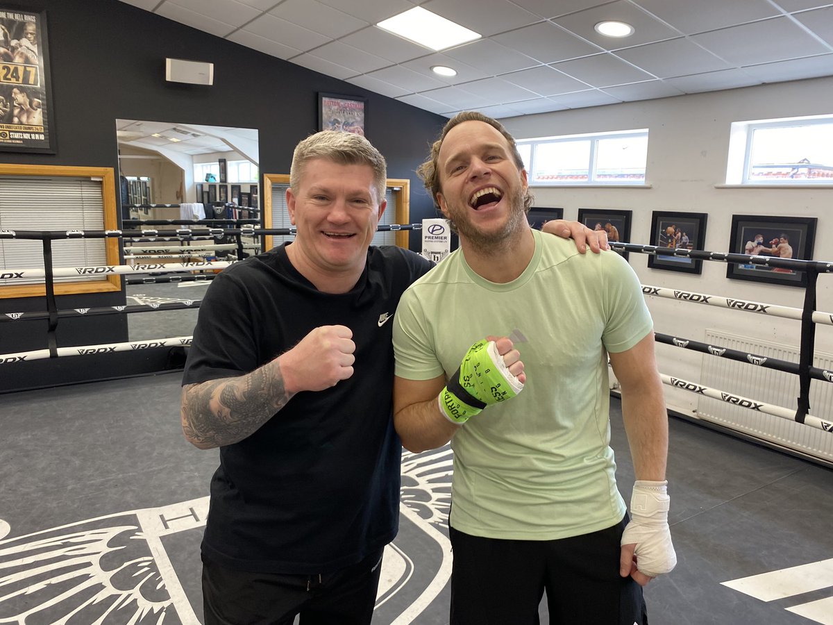 Great to have me mucka @ollymurs in the gym today. We had a move around and I put him through his paces. You did well mate 👏 👏👏