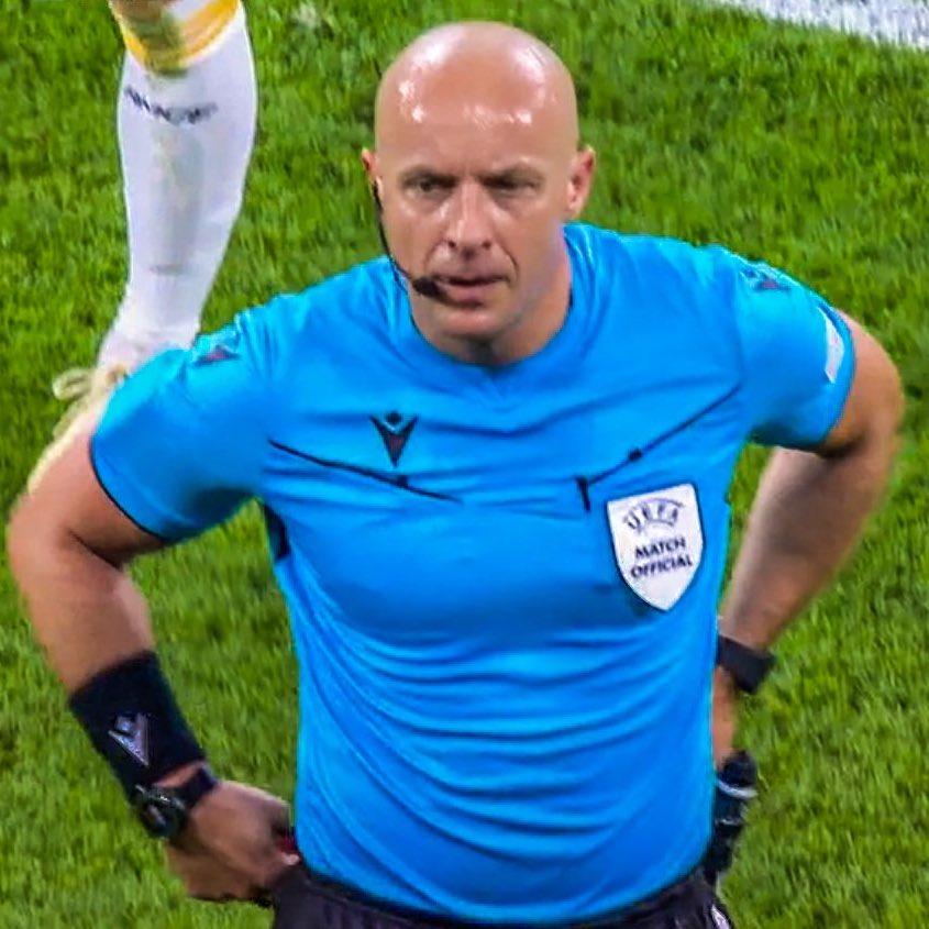 Honest thoughts on referee Szymon Marciniak this evening? 🇵🇱🤔