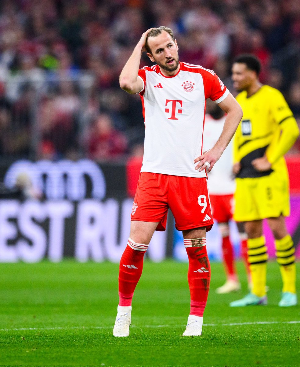 ✅ RESMI : Harry Kane dipastikan 0 trofi bersama Bayern musim ini. 

❌️ Piala Super Jerman: kalah dari RB Leipzig.

❌️ DFB Pokal: kalah lawan tim kasta 3, Saarbucken di 32 besar.

❌️ Bundesliga: Bayer Leverkusen dipastikan juara

❌️🔜 UCL: kalah lawan Madrid

4 trofi…