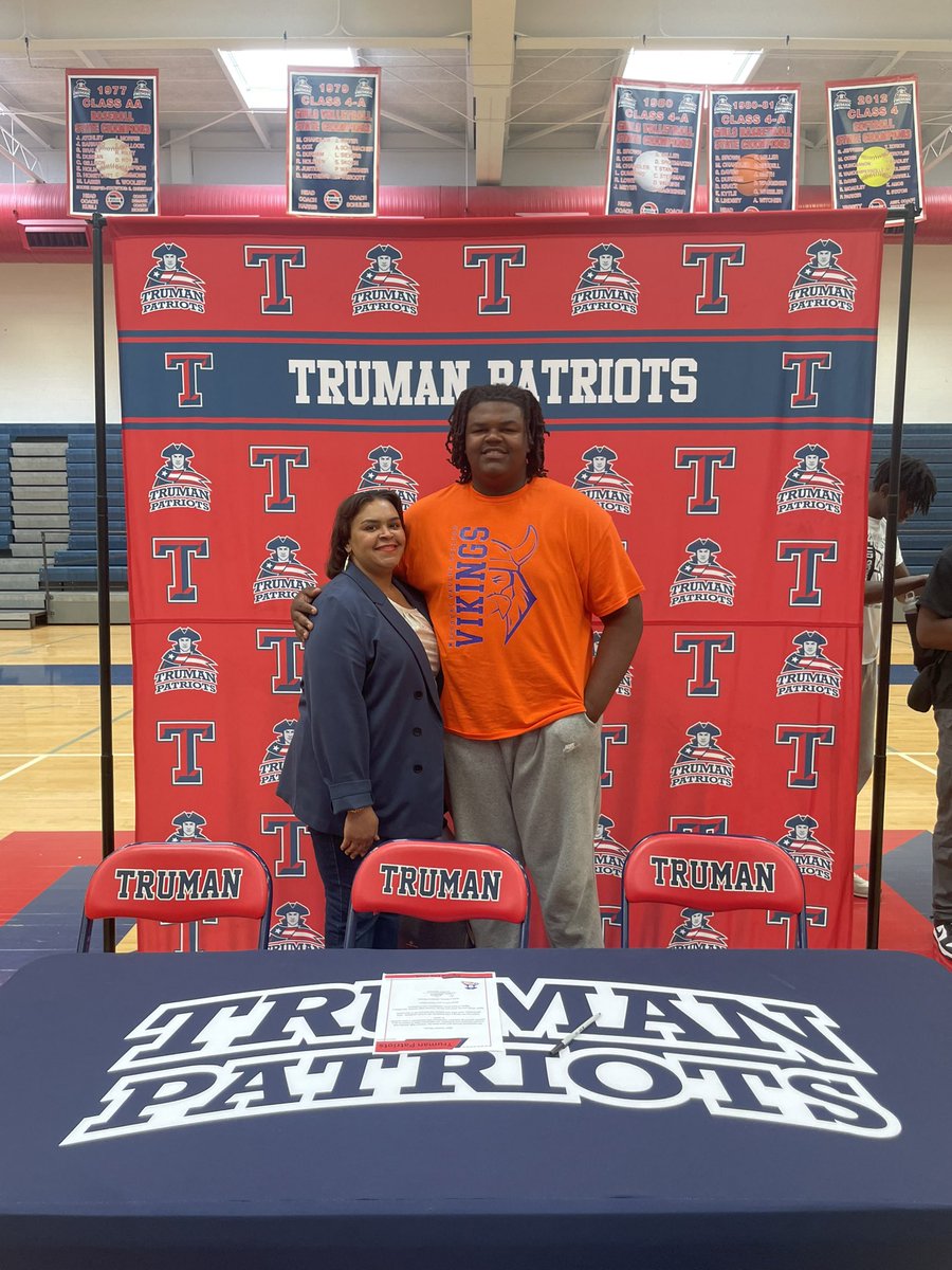 TheGrea93466722's tweet photo. First, I want to thank everybody that has got me through my journey, but the job is not finished. Today I have made my decision and I have signed with Missouri Valley College!!!🟠🟣🟠🟣 GO VIKINGS!!! #VALLEYWILLROLL https://t.co/poxffDpYAY