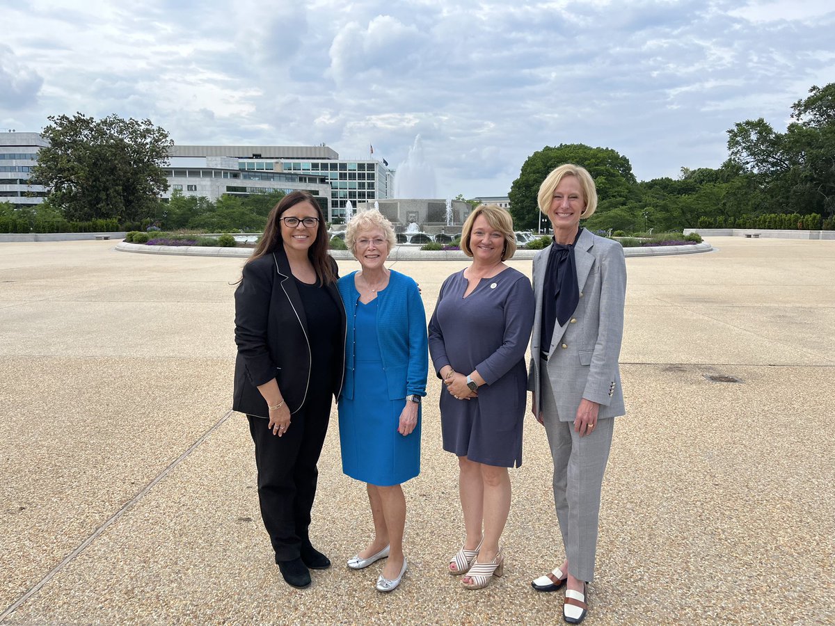 Thrilled to be part of @GrowSangamon’s annual DC Fly-In! I am always excited to advocate for our community's needs & connect with policymakers on issues vital to our community. S/O to my incredible fellow community leaders for joining forces to make a difference.