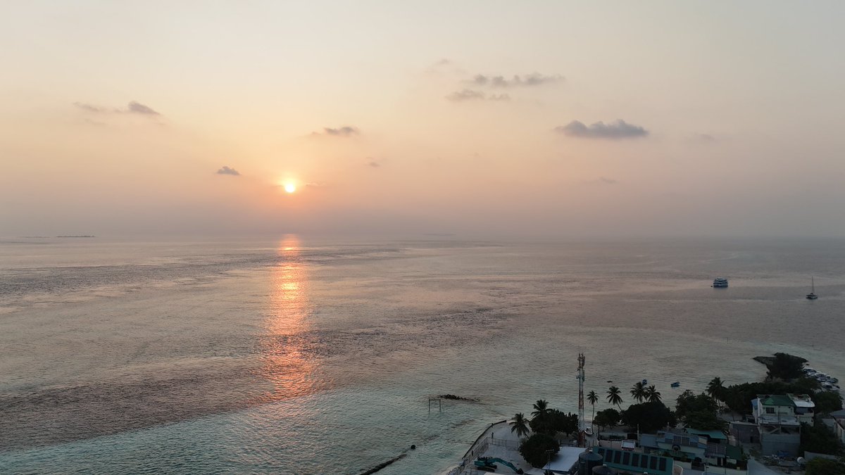 Sunset from my drone #gulhi .#maldives