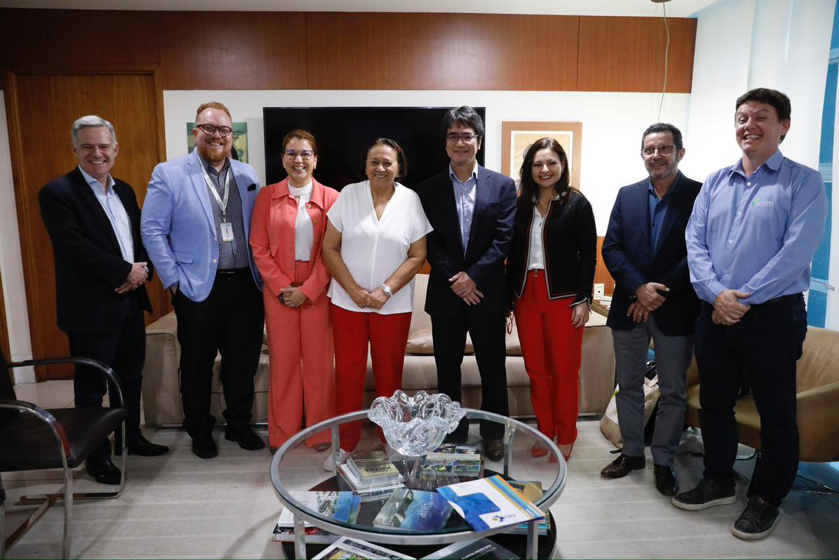 fatimabezerra's tweet photo. Recebendo o diretor-presidente da Mitsui Gás e acionista da @potigasRN , Tadaharu Shiroyama, a fim de fortalecer e expandir essa parceria estratégica em prol do desenvolvimento do Rio Grande do Norte!

📸Sandro Menezes https://t.co/NffWBAjF5s