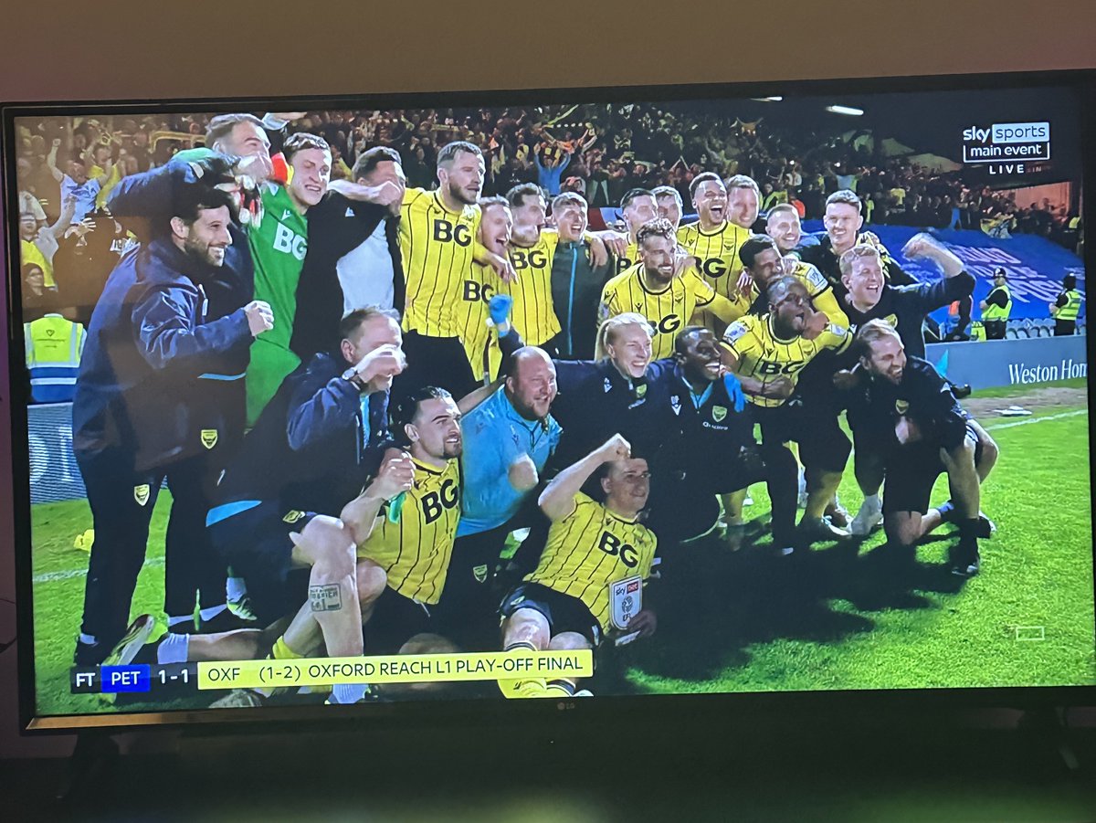 _LiamWalker_'s tweet image. What a team! See you in Wembley 💛🏆🤩 Credit to the travelling fans we heard you back here all the way through that game 👏👏 #OUFC #COYY