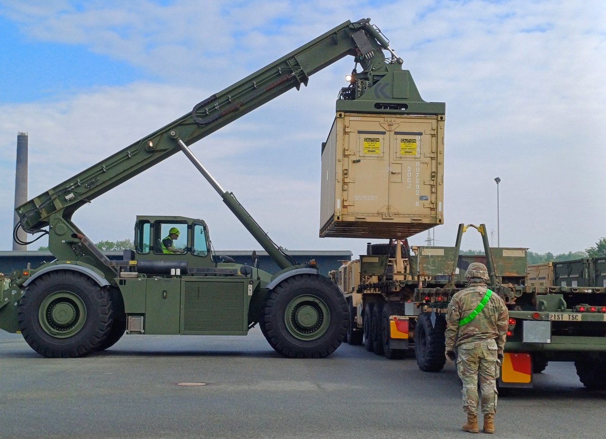 Army medicine and Army Prepositioned Stocks-2 history was made in Dülmen, Germany in support of DEFENDER 24! For the first time in Army medicine history, an APS-2 hospital equipment set was activated and issued. Read more, here ➡️: army.mil/article/276078